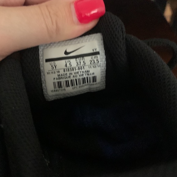 All Black Nike - Picture 7 of 10